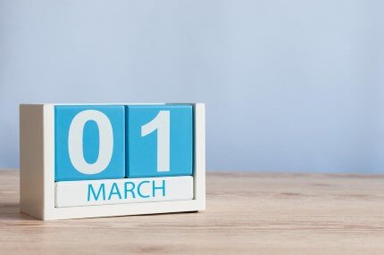 קוביות תאריך חודש מרץ