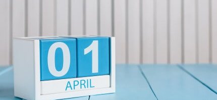 קוביות תאריך חודש אפריל