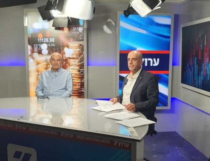 רישרד הננפלד, יועץ משכנתאות, בראיון טלוויזיוני בערוץ 7